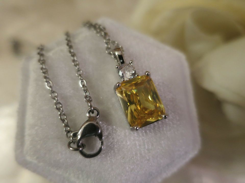 Vintage Art Deco design Jewellery White Gold Citrine crystal Pendant