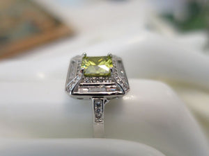 Vintage Jewellery Gold Ring Peridot Sapphire Art Deco Design size 10 (52)