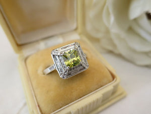 Vintage Jewellery Gold Ring Peridot Sapphire Art Deco Design size 10 (52)