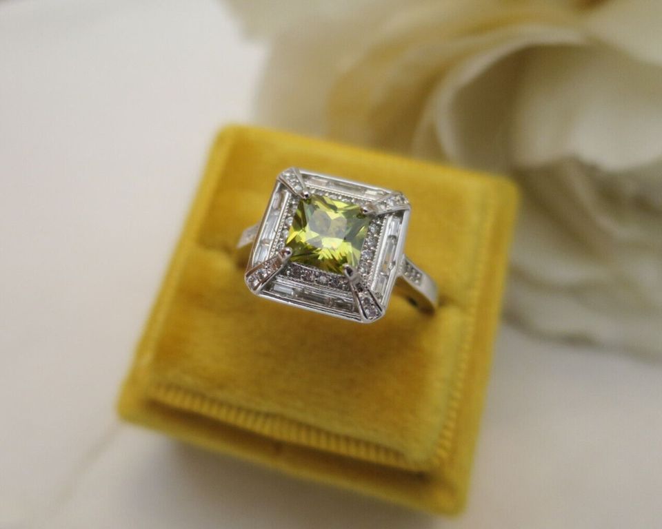 Vintage Jewellery Gold Ring Peridot Sapphire Art Deco Design size 10 (52)