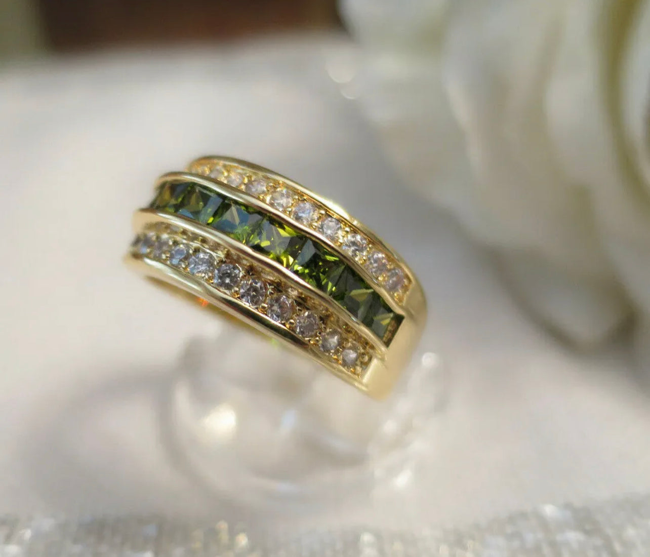 Vintage Jewellery Gold Ring Peridot & White Sapphires Deco Design