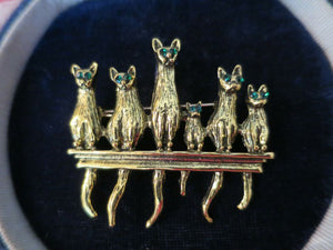 Beautiful Vintage style Gold tone & Green Rhinestone six Cats Brooch / Pendant