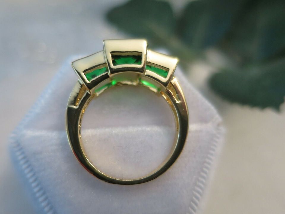 Vintage Jewellery Gold Ring 3 x Emerald White Sapphires Deco Design