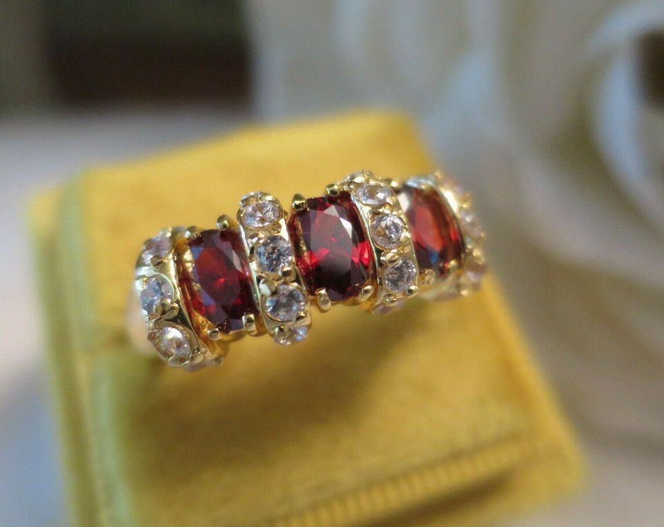 Vintage Jewellery Gold Ring Garnet & White Sapphires Art Deco Design