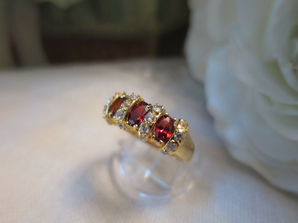 Vintage Jewellery Gold Ring Garnet & White Sapphires Art Deco Design