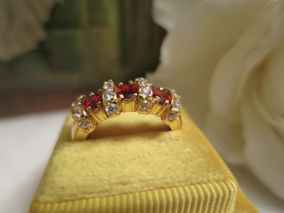 Vintage Jewellery Gold Ring Garnet & White Sapphires Art Deco Design