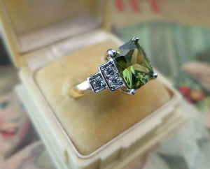 Vintage Jewellery Gold Ring Peridot White Sapphires Art Deco Design size 7 (115)