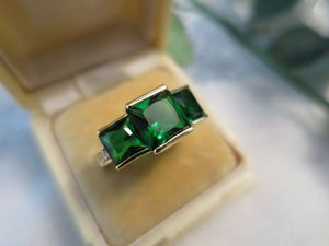 Vintage Jewellery Gold Ring 3 x Emerald White Sapphires Deco Design