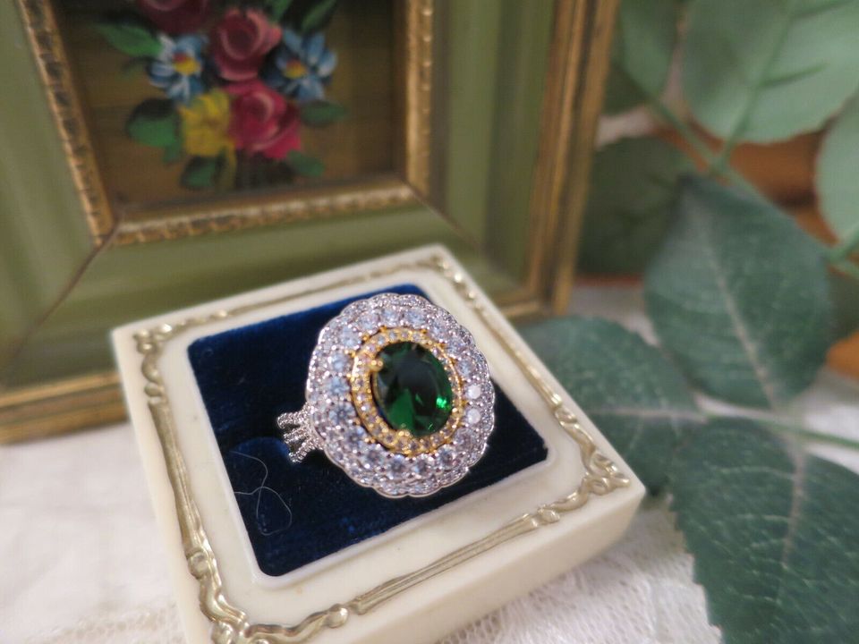 Vintage Jewellery Ring Emerald & White Sapphires Art Deco Design size 7 (66)