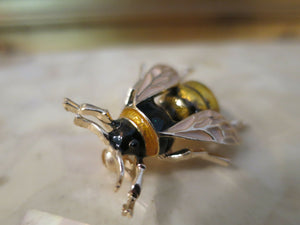 Gorgeous Vintage Art Deco design Bumble Bee Brooch, gold tone, enamel