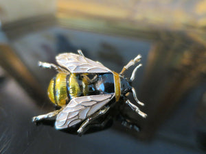 Gorgeous Vintage Art Deco design Bumble Bee Brooch, gold tone, enamel